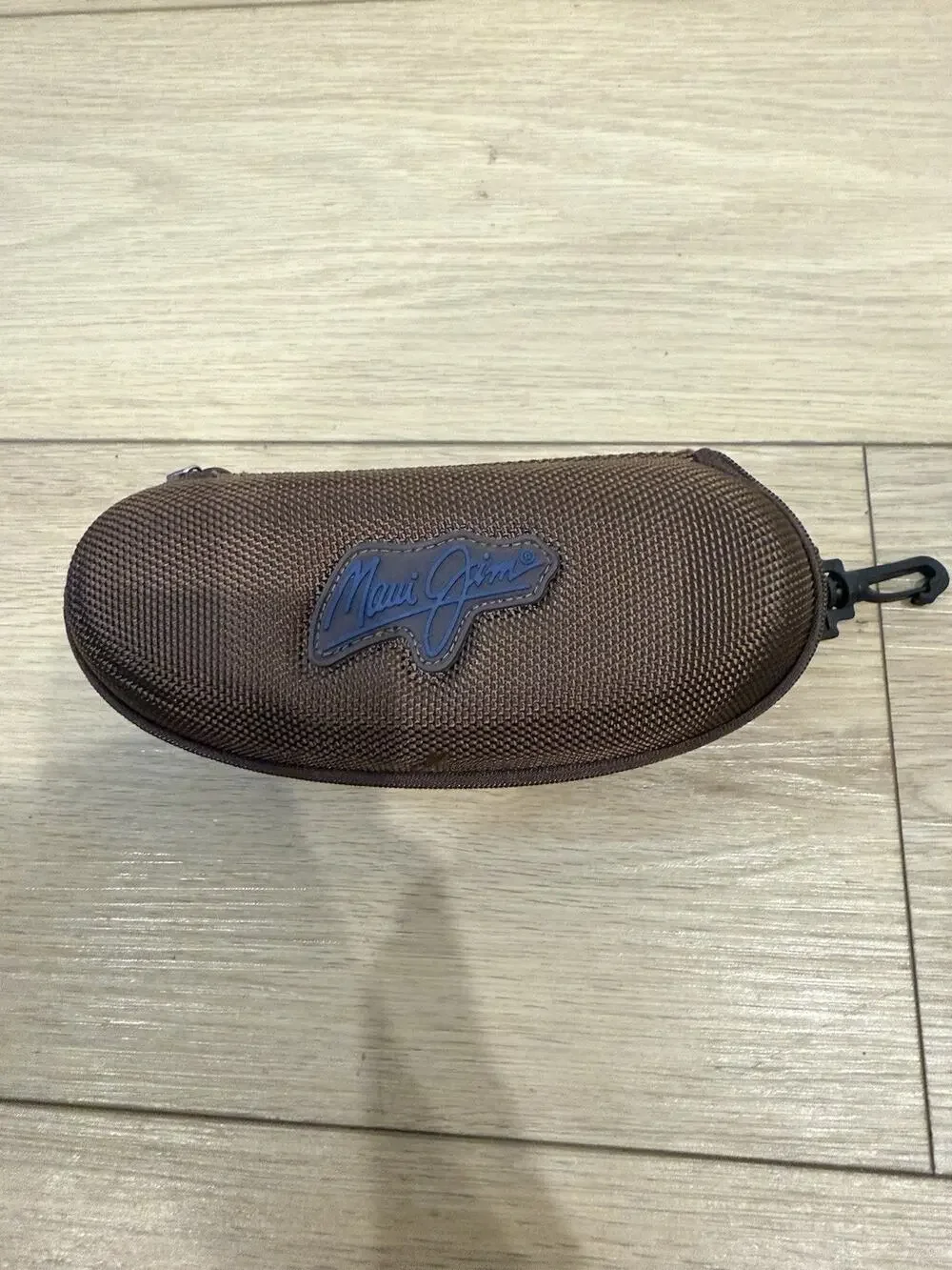 MAUI JIM Sunglasses Zippered Hard Clam Shell Sport Case Brown w/ Carabiner Clip